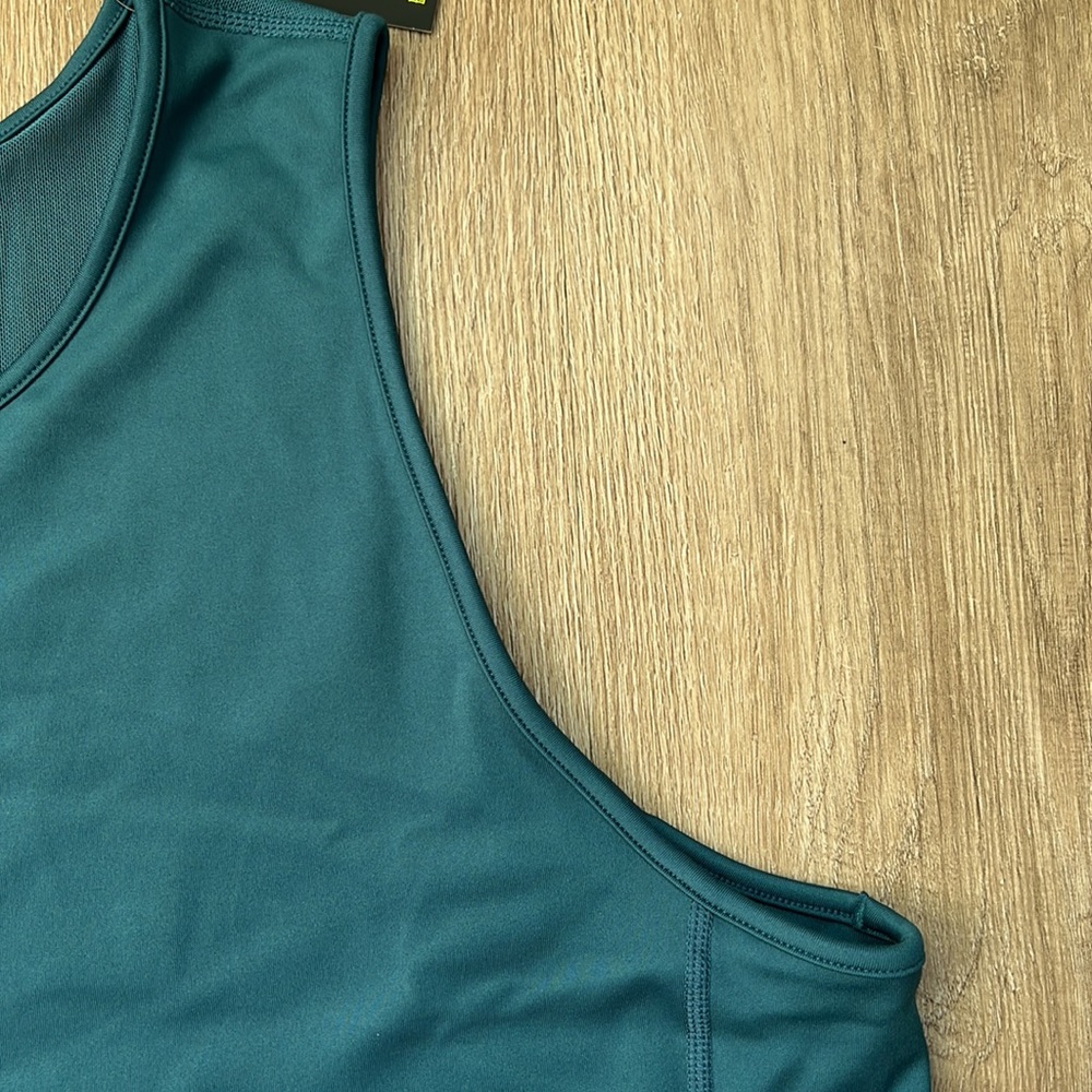 NWT Nike Dry Tight Fit Women’s Green Athletic Sports Bra Crop Top Size 2X - Picture 4 of 16